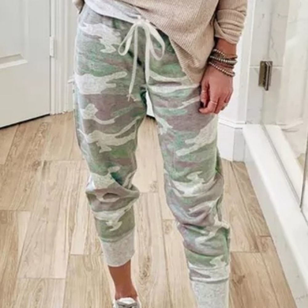 LAST PAIR!Camo print pajama/jogger pants SZ Large
